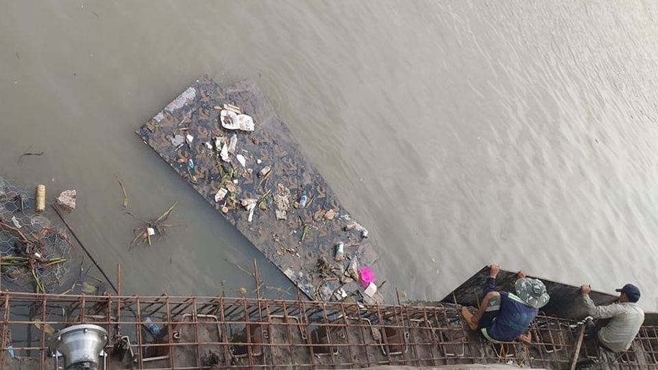 Thiên nga Hải Phòng ngất xỉu vì nắng nóng, được đưa lên Hà Nội cấp cứu - 2 Thiên nga Hải Phòng ngất xỉu vì nắng nóng, được đưa lên Hà Nội cấp cứu - 2