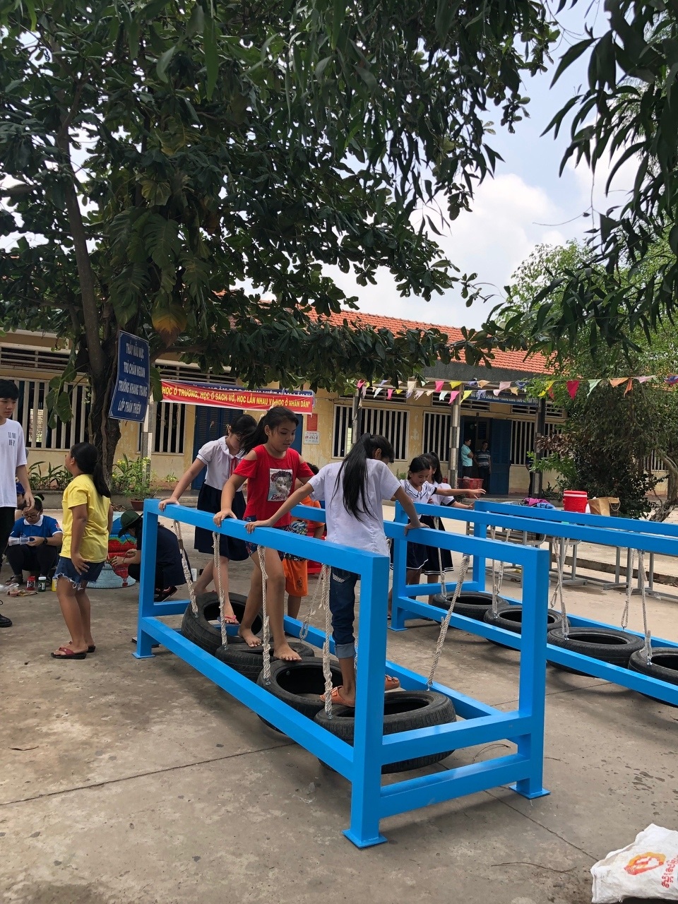 Cashwagon mang niềm vui đến các em học sinh ở Long An - 4 Cashwagon mang niềm vui đến các em học sinh ở Long An - 4