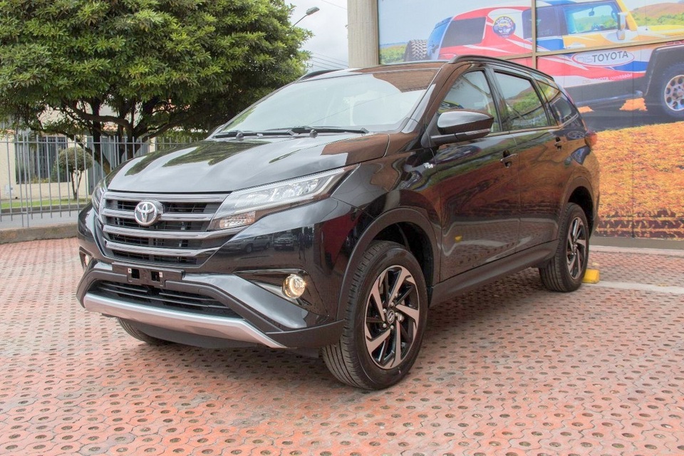 Chênh giá ô tô: Chính hãng vô can, đại lý chặt chém khách - 2 Chênh giá ô tô: Chính hãng vô can, đại lý chặt chém khách - 2