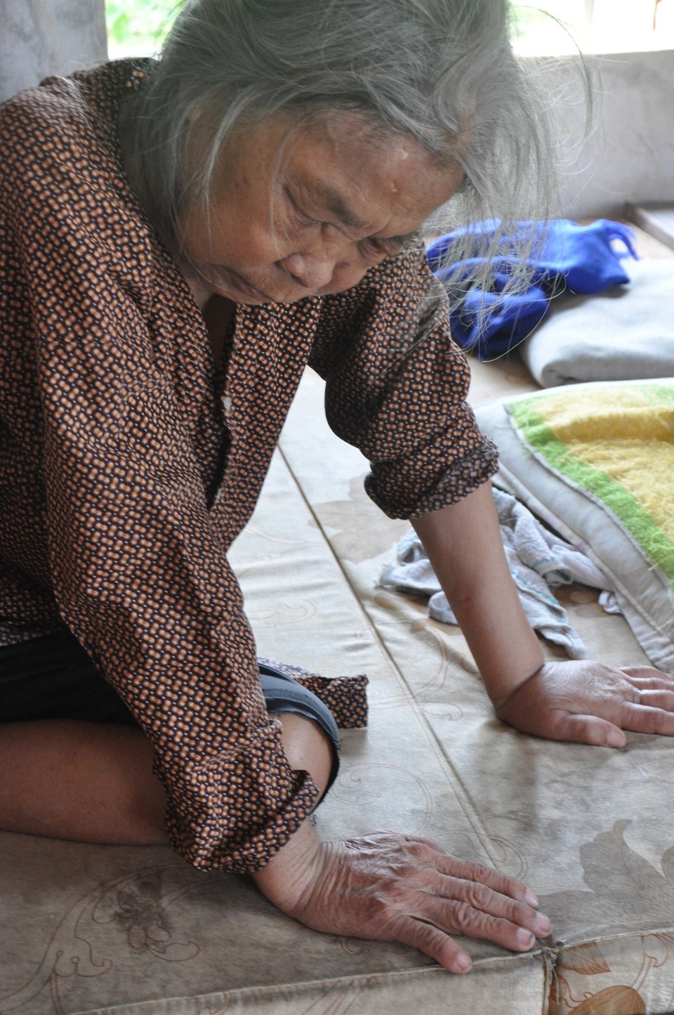 Nỗi cơ cực không thể tưởng tượng của hai cụ bà tuổi 80 bơ vơ, lay lắt bên nghĩa địa! - 3 Nỗi cơ cực không thể tưởng tượng của hai cụ bà tuổi 80 bơ vơ, lay lắt bên nghĩa địa! - 3