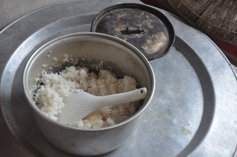 Nỗi cơ cực không thể tưởng tượng của hai cụ bà tuổi 80 bơ vơ, lay lắt bên nghĩa địa! - 6 Nỗi cơ cực không thể tưởng tượng của hai cụ bà tuổi 80 bơ vơ, lay lắt bên nghĩa địa! - 6