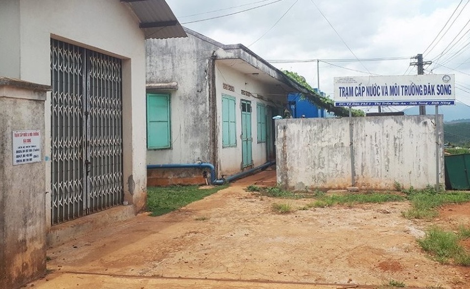 Đắk Nông: Không ký tiếp hợp đồng thu gom rác, người dân bị “phạt” cắt luôn nước sạch! - 1 Đắk Nông: Không ký tiếp hợp đồng thu gom rác, người dân bị “phạt” cắt luôn nước sạch! - 1