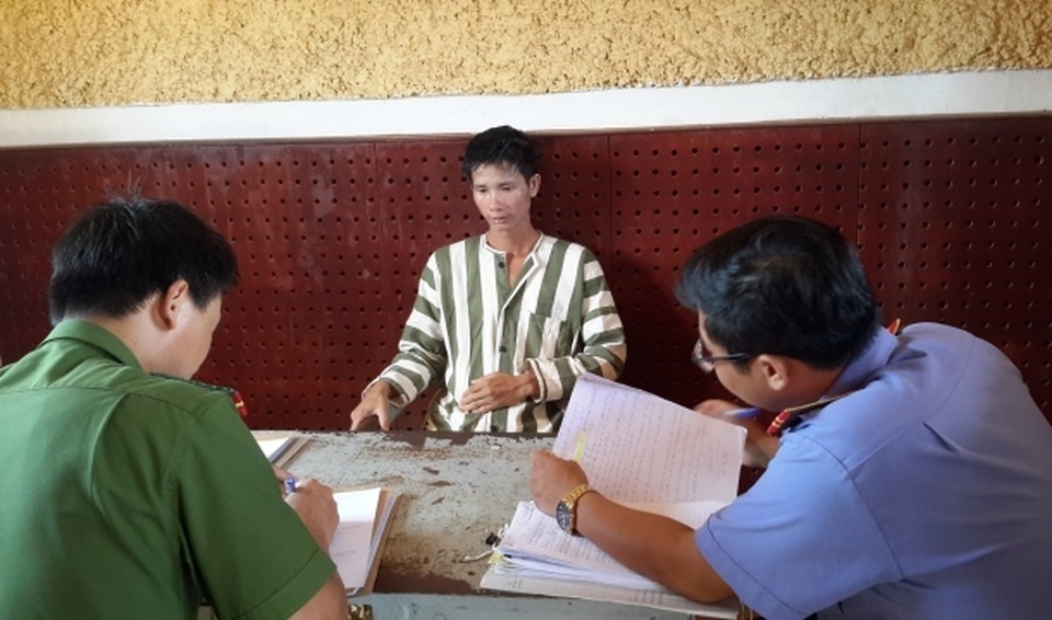 Khởi tố đối tượng chém chết bạn, đâm vợ trọng thương trước khi tự sát - 1 Khởi tố đối tượng chém chết bạn, đâm vợ trọng thương trước khi tự sát - 1