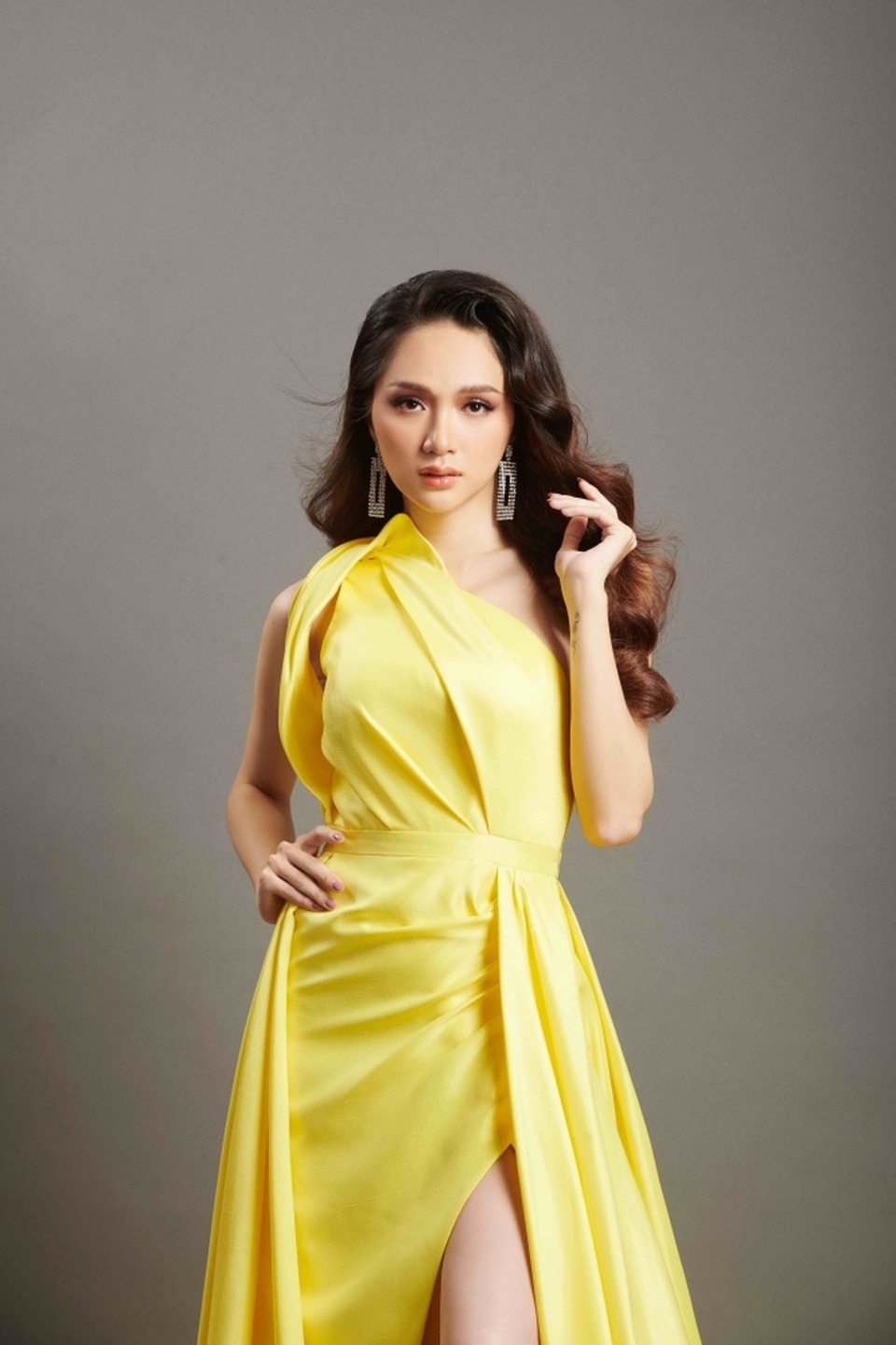 H’Hen Niê, Phương Khánh, Hương Giang, Hoàng Thùy và hành trình lột xác - 2 H’Hen Niê, Phương Khánh, Hương Giang, Hoàng Thùy và hành trình lột xác - 2