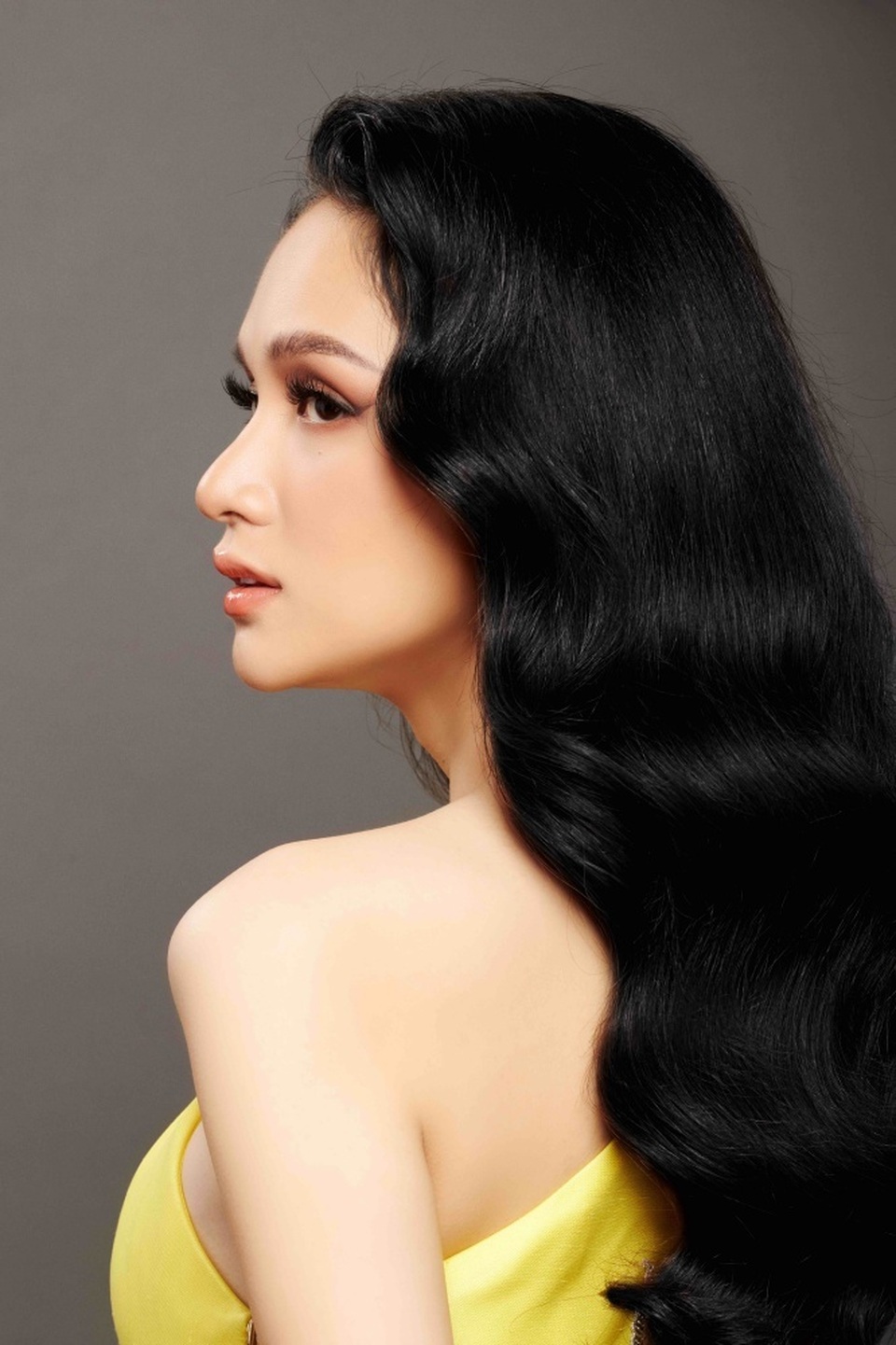 H’Hen Niê, Phương Khánh, Hương Giang, Hoàng Thùy và hành trình lột xác - 1 H’Hen Niê, Phương Khánh, Hương Giang, Hoàng Thùy và hành trình lột xác - 1