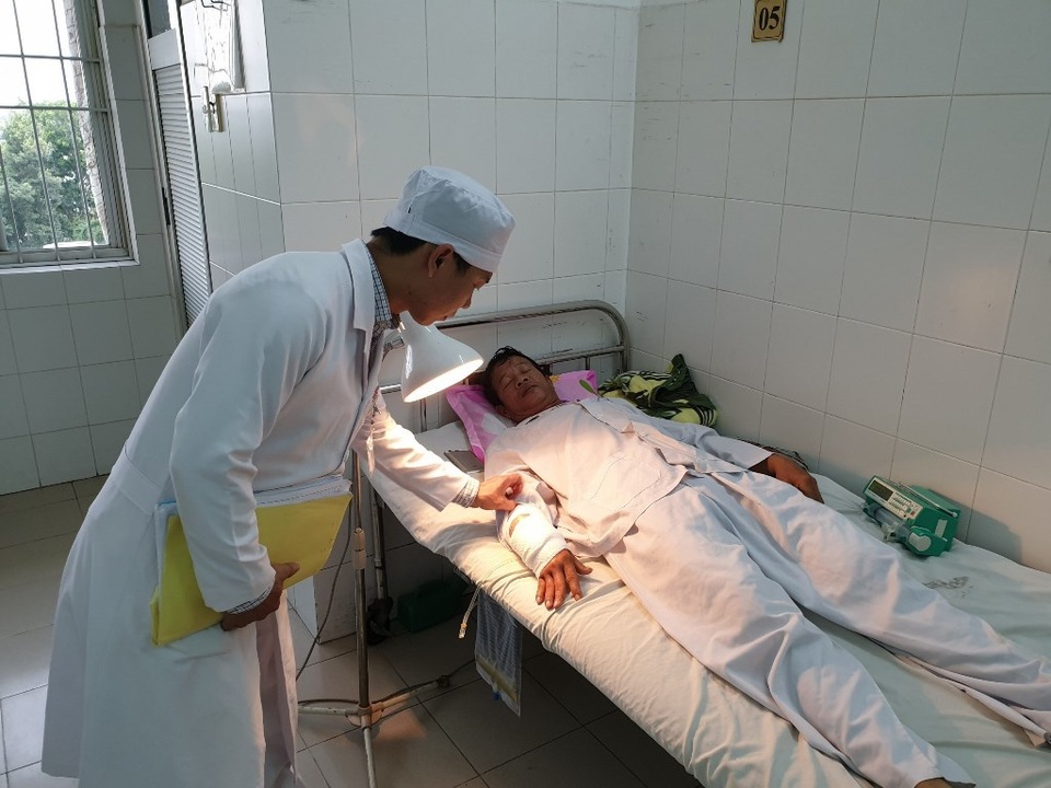 Cần Thơ: Lần đầu tiên nối mạch máu vi phẫu không cần kim khâu - 1 Cần Thơ: Lần đầu tiên nối mạch máu vi phẫu không cần kim khâu - 1