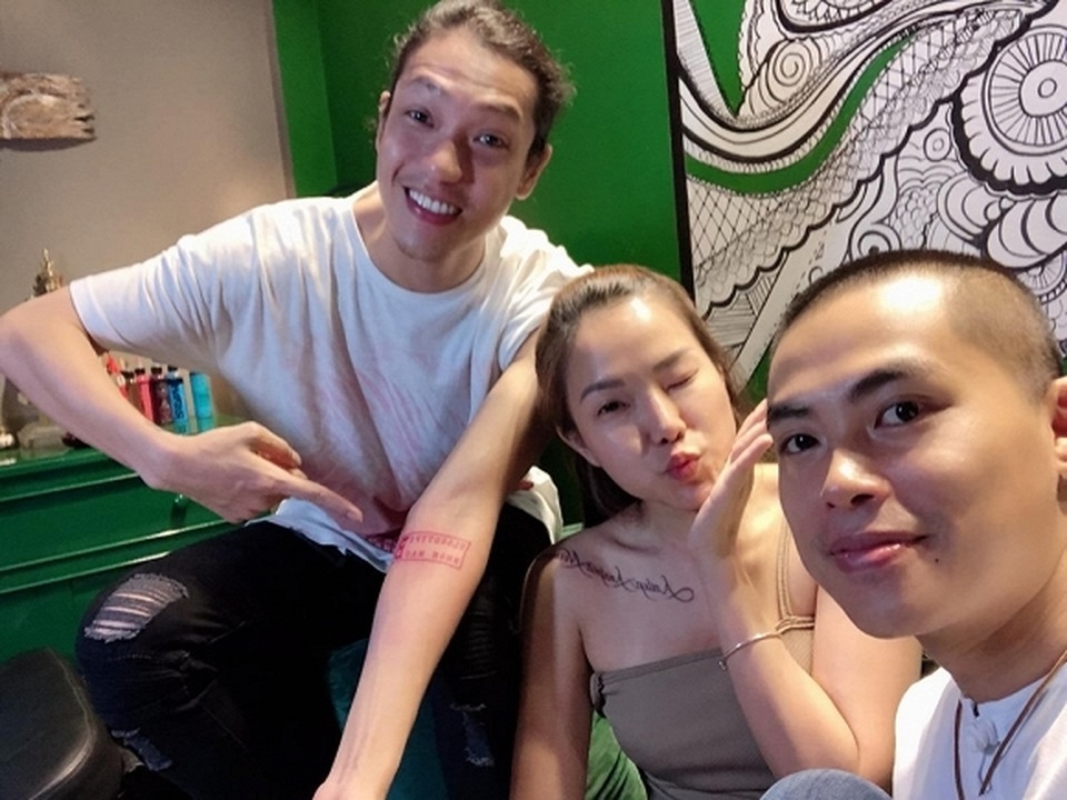Lý Phương Châu không ngại khoe mới “tậu” thêm hình xăm thứ 7 lên cơ thể - 2 Lý Phương Châu không ngại khoe mới “tậu” thêm hình xăm thứ 7 lên cơ thể - 2