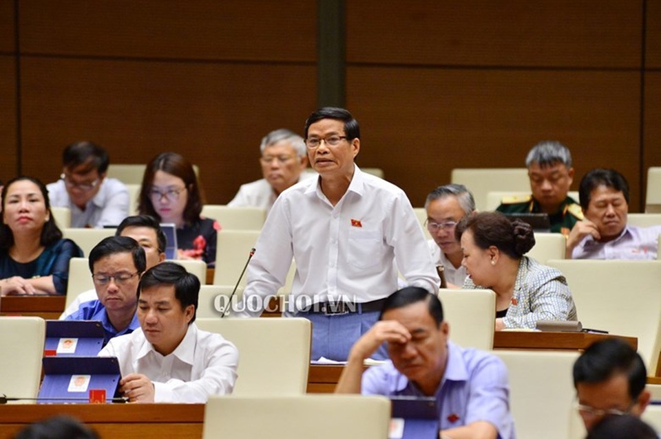 Lãnh đạo “tạo điều kiện” cho con em theo phương thức… phi giáo dục! - 1 Lãnh đạo “tạo điều kiện” cho con em theo phương thức… phi giáo dục! - 1