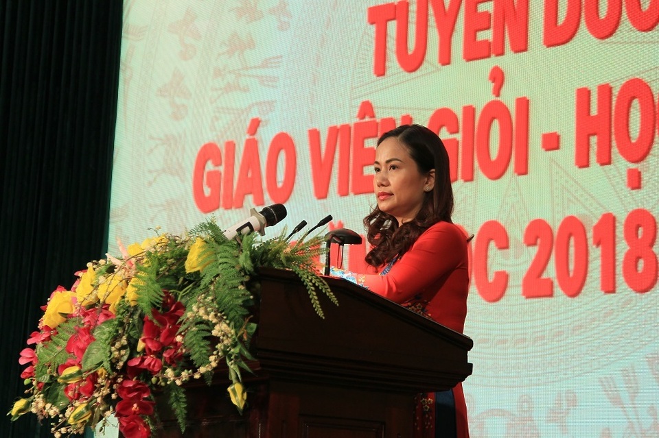 Hà Nội: Tuyên dương 89 giáo viên và 129 học sinh tiêu biểu quận Hoàn Kiếm - 5 Hà Nội: Tuyên dương 89 giáo viên và 129 học sinh tiêu biểu quận Hoàn Kiếm - 5