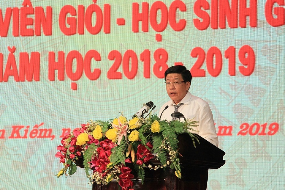 Hà Nội: Tuyên dương 89 giáo viên và 129 học sinh tiêu biểu quận Hoàn Kiếm - 6 Hà Nội: Tuyên dương 89 giáo viên và 129 học sinh tiêu biểu quận Hoàn Kiếm - 6