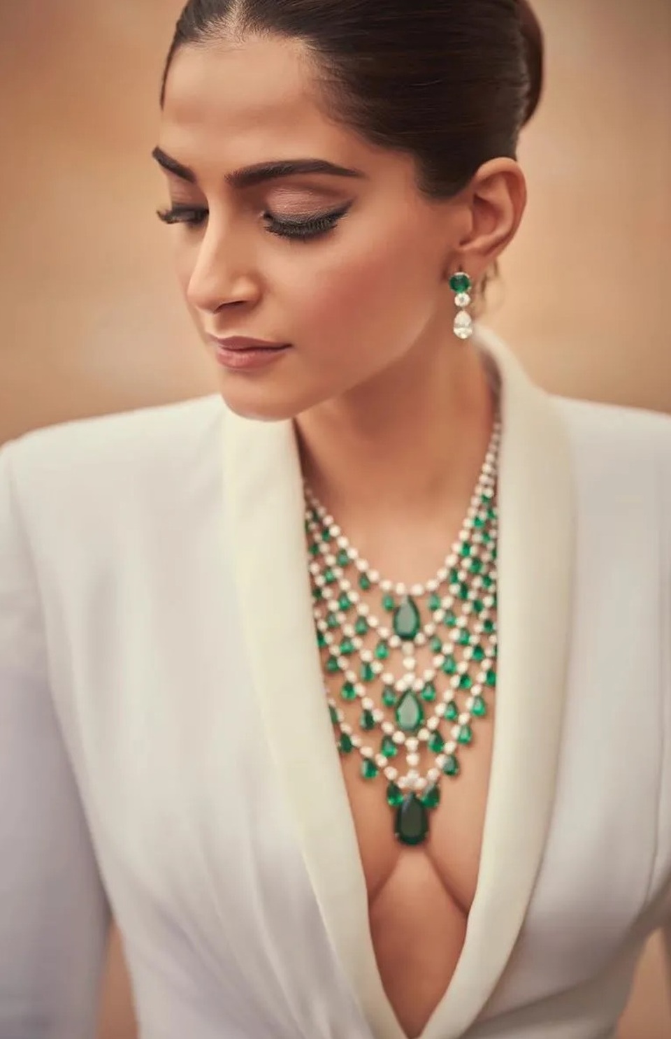 Sao Ấn Độ Sonam Kapoor lấp ló ngực đầy - 7 Sao Ấn Độ Sonam Kapoor lấp ló ngực đầy - 7