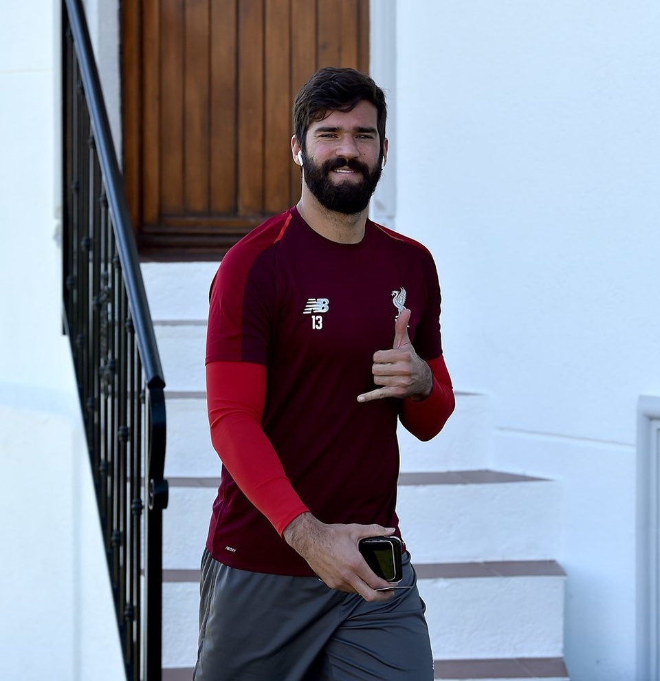 Liverpool nhanh chóng tập luyện sau khi tới Tây Ban Nha - 3 Liverpool nhanh chóng tập luyện sau khi tới Tây Ban Nha - 3
