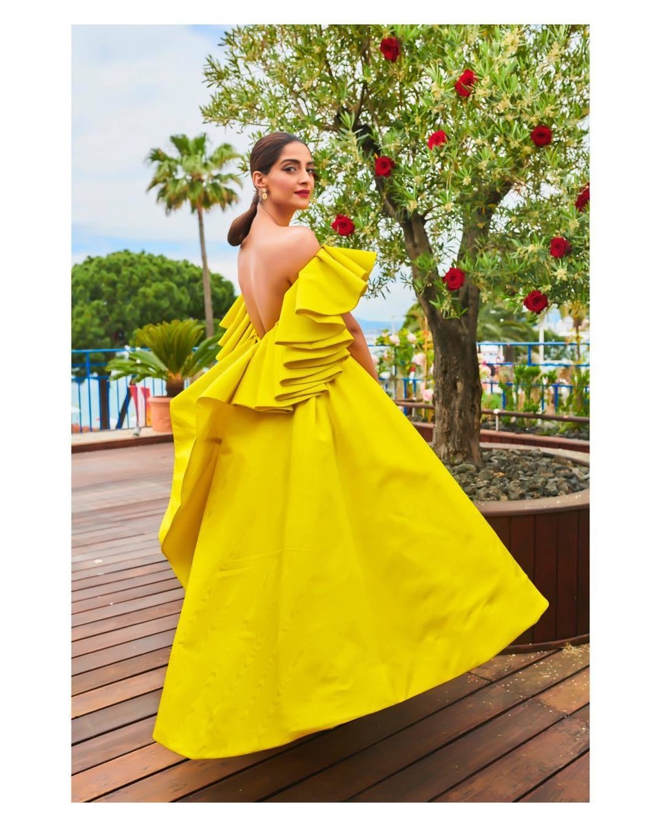 Sao Ấn Độ Sonam Kapoor lấp ló ngực đầy - 9 Sao Ấn Độ Sonam Kapoor lấp ló ngực đầy - 9