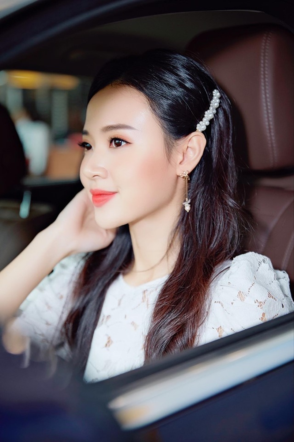 Midu gây bất ngờ khi tậu thêm xe tiền tỷ ở tuổi 30 - 2 Midu gây bất ngờ khi tậu thêm xe tiền tỷ ở tuổi 30 - 2