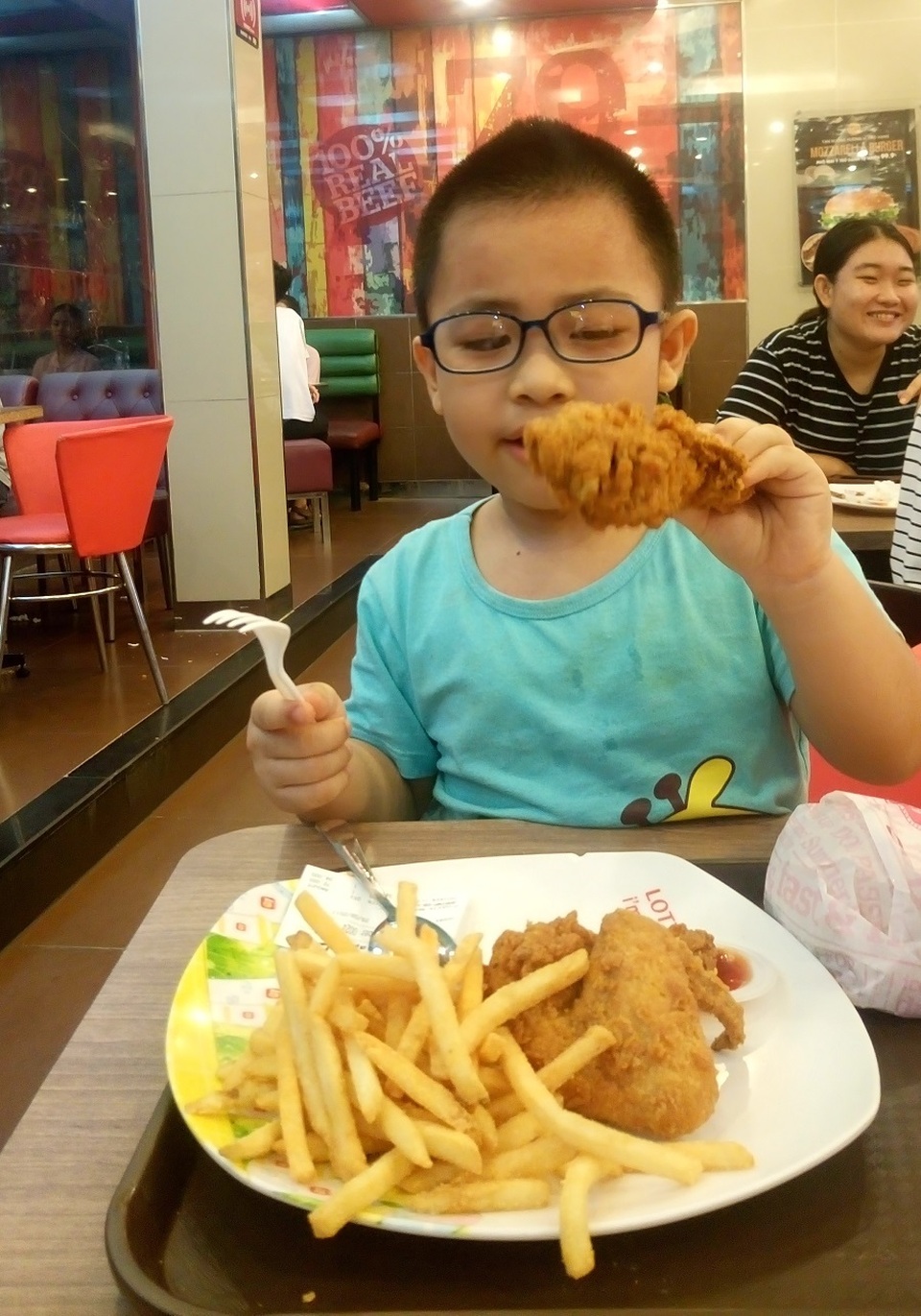 Học sinh thừa cân, béo phì mang theo gánh nặng bệnh tật - 2 Học sinh thừa cân, béo phì mang theo gánh nặng bệnh tật - 2