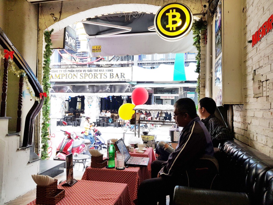 Nhà đầu tư thờ ơ với Bitcoin dù giá chạm ngưỡng 8.000 USD/BTC - 1 Nhà đầu tư thờ ơ với Bitcoin dù giá chạm ngưỡng 8.000 USD/BTC - 1