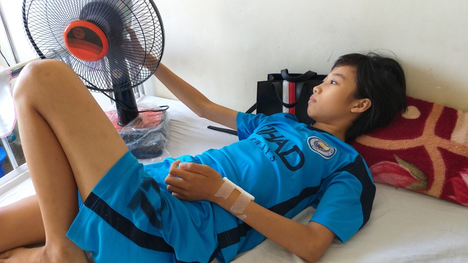 Mắc bệnh suy thận mạn, đường đến trường của cô học trò nghèo dang dở - 1 Mắc bệnh suy thận mạn, đường đến trường của cô học trò nghèo dang dở - 1