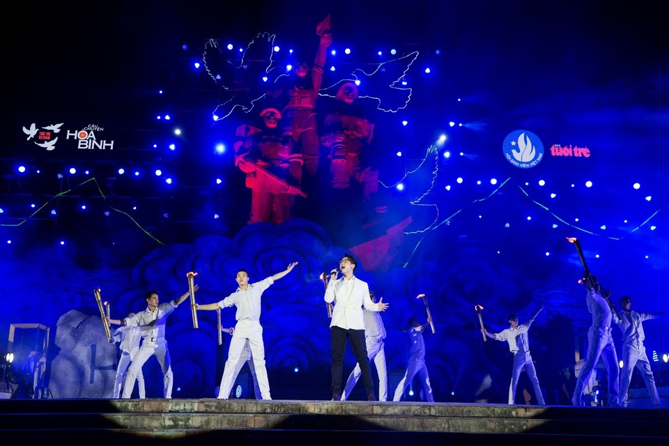 Dàn sao Việt “kể” Câu chuyện hòa bình trong màu áo trắng tinh khôi - 2