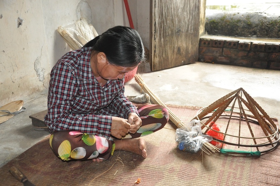 Khuôn mặt lạ của chị Đặm điếc rạng ngời khi được bạn đọc Dân trí quan tâm giúp đỡ hơn 50 triệu đồng - 1 Khuôn mặt lạ của chị Đặm điếc rạng ngời khi được bạn đọc Dân trí quan tâm giúp đỡ hơn 50 triệu đồng - 1