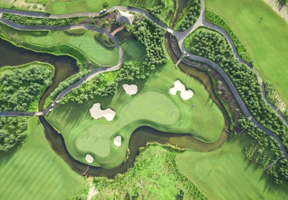 Đại sứ Anh lần đầu chơi golf tại Việt Nam - 4 Đại sứ Anh lần đầu chơi golf tại Việt Nam - 4