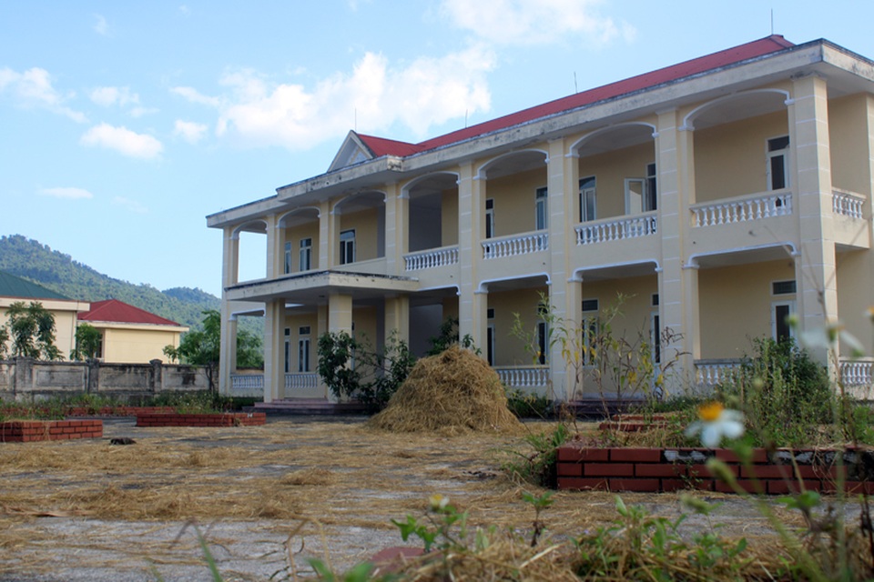 Xót xa trường học hơn 16 tỷ đồng chỉ làm nơi... phơi rơm, nuôi gà! - 10 Xót xa trường học hơn 16 tỷ đồng chỉ làm nơi... phơi rơm, nuôi gà! - 10