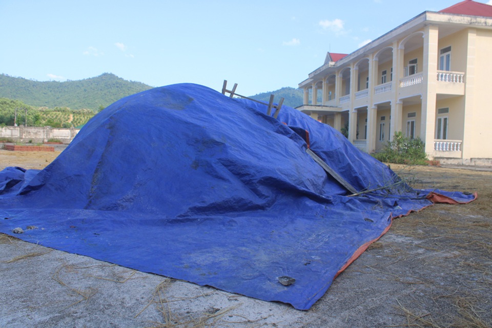 Xót xa trường học hơn 16 tỷ đồng chỉ làm nơi... phơi rơm, nuôi gà! - 11 Xót xa trường học hơn 16 tỷ đồng chỉ làm nơi... phơi rơm, nuôi gà! - 11