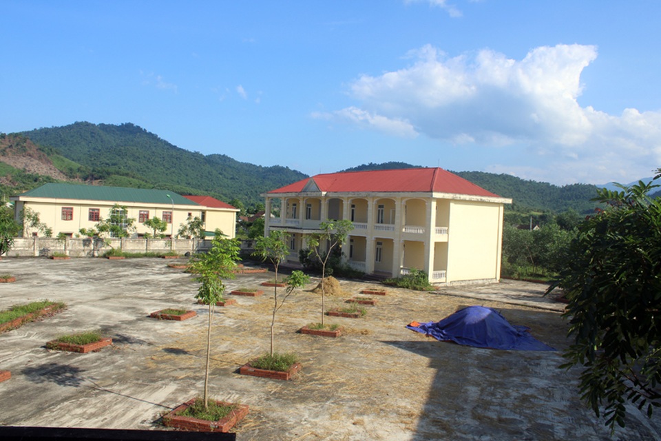 Xót xa trường học hơn 16 tỷ đồng chỉ làm nơi... phơi rơm, nuôi gà! - 1 Xót xa trường học hơn 16 tỷ đồng chỉ làm nơi... phơi rơm, nuôi gà! - 1