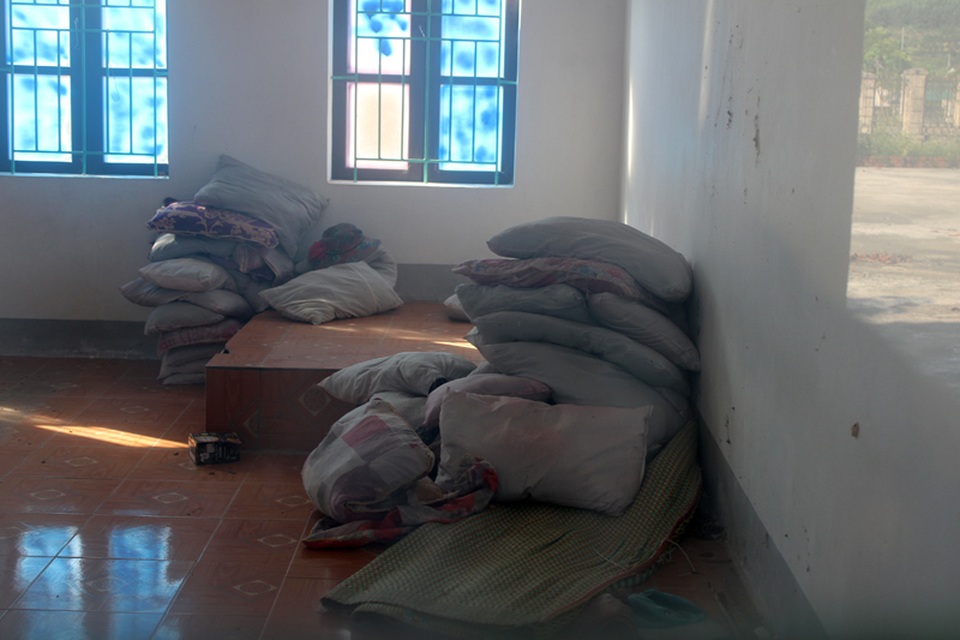 Xót xa trường học hơn 16 tỷ đồng chỉ làm nơi... phơi rơm, nuôi gà! - 7 Xót xa trường học hơn 16 tỷ đồng chỉ làm nơi... phơi rơm, nuôi gà! - 7