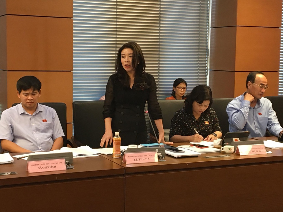 Trong Quốc hội có người có con được nâng điểm, đại biểu “không tiện nói” - 1 Trong Quốc hội có người có con được nâng điểm, đại biểu “không tiện nói” - 1