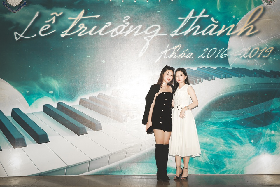 Nữ sinh trường Chu Văn An xinh đẹp lộng lẫy trong lễ trưởng thành - 4 Nữ sinh trường Chu Văn An xinh đẹp lộng lẫy trong lễ trưởng thành - 4