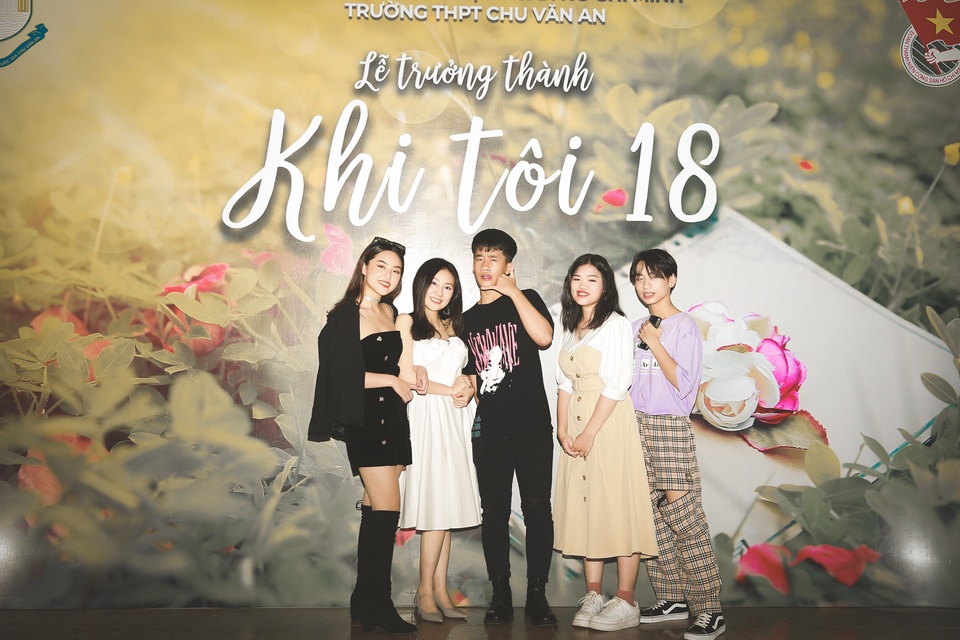 Nữ sinh trường Chu Văn An xinh đẹp lộng lẫy trong lễ trưởng thành - 8 Nữ sinh trường Chu Văn An xinh đẹp lộng lẫy trong lễ trưởng thành - 8