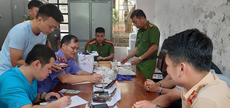 Triệt phá nhóm đối tượng buôn bán ma túy trên quốc lộ 7 - 1 Triệt phá nhóm đối tượng buôn bán ma túy trên quốc lộ 7 - 1