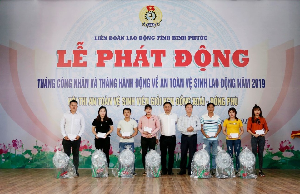 Mcredit đồng hành cùng công nhân ba miền - 2