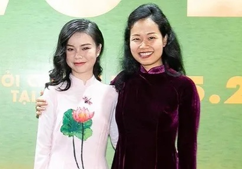 Mẹ diễn viên Trà My viết tâm thư cho con gái giữa bão dư luận về phim Vợ ba - 4 Mẹ diễn viên Trà My viết tâm thư cho con gái giữa bão dư luận về phim Vợ ba - 4