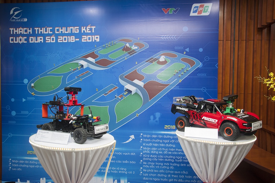 Sinh viên nước ngoài háo hức tham dự cuộc đua xe tự hành tổ chức tại Việt Nam - 2 Sinh viên nước ngoài háo hức tham dự cuộc đua xe tự hành tổ chức tại Việt Nam - 2