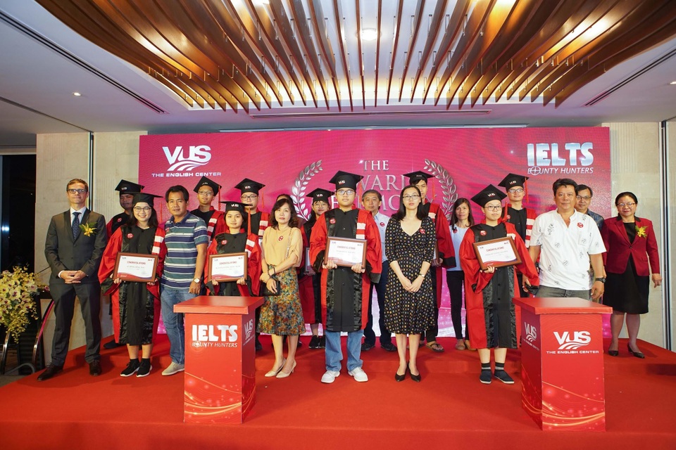 Buổi lễ trao giải IELTS Bounty Hunters đầy cảm xúc và ý nghĩa - 1 Buổi lễ trao giải IELTS Bounty Hunters đầy cảm xúc và ý nghĩa - 1