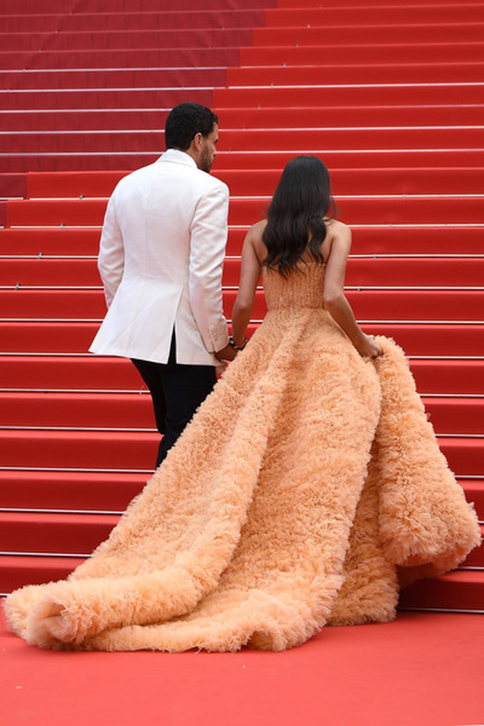 Thiên thần nội y Sara Sampaio tình tứ hôn bạn trai trên thảm đỏ Cannes - 6 Thiên thần nội y Sara Sampaio tình tứ hôn bạn trai trên thảm đỏ Cannes - 6