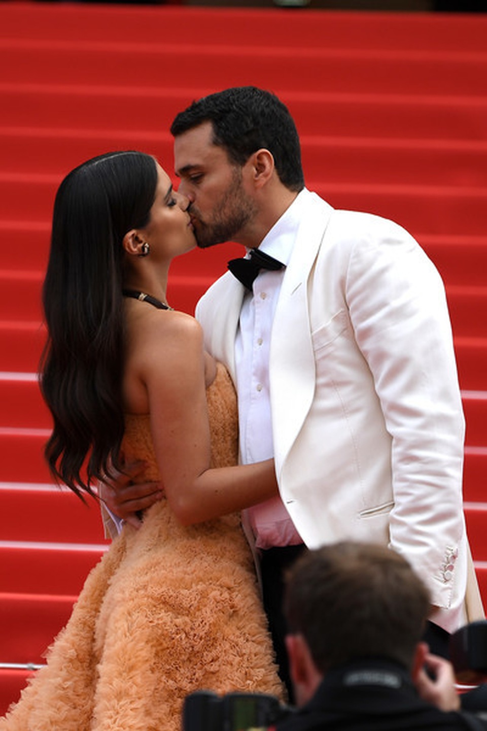 Thiên thần nội y Sara Sampaio tình tứ hôn bạn trai trên thảm đỏ Cannes - 13 Thiên thần nội y Sara Sampaio tình tứ hôn bạn trai trên thảm đỏ Cannes - 13
