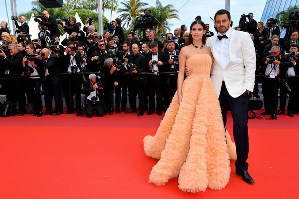 Thiên thần nội y Sara Sampaio tình tứ hôn bạn trai trên thảm đỏ Cannes - 1 Thiên thần nội y Sara Sampaio tình tứ hôn bạn trai trên thảm đỏ Cannes - 1