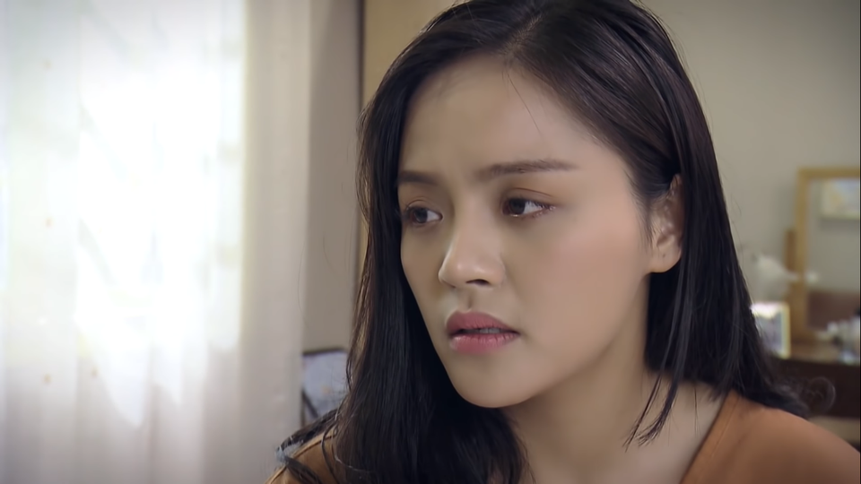 Thu Quỳnh bị chê vì quá cam chịu và nhu nhược trong “Về nhà đi con” - 4 Thu Quỳnh bị chê vì quá cam chịu và nhu nhược trong “Về nhà đi con” - 4
