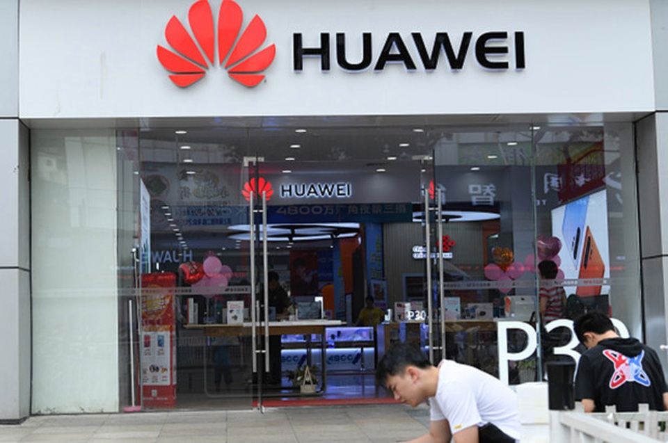Toan tính của ông Trump khi giáng đòn vào điểm yếu nhất của Huawei - 2 Toan tính của ông Trump khi giáng đòn vào điểm yếu nhất của Huawei - 2