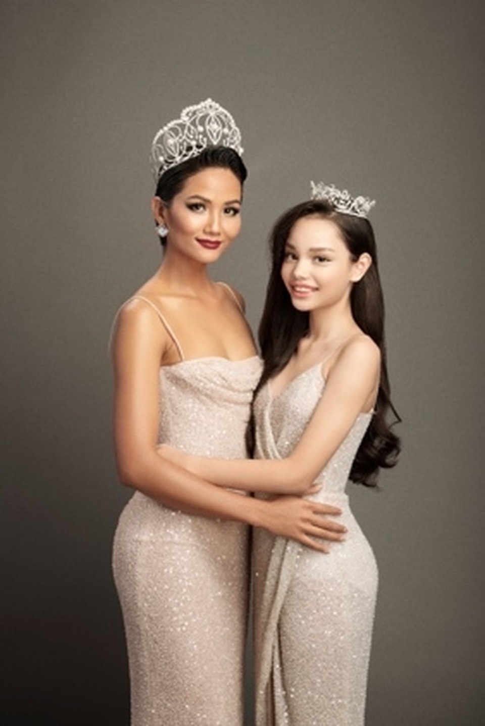 H’Hen Niê, Phương Khánh, Hương Giang, Hoàng Thùy cùng lan toả niềm tự hào nhan sắc - 1 H’Hen Niê, Phương Khánh, Hương Giang, Hoàng Thùy cùng lan toả niềm tự hào nhan sắc - 1