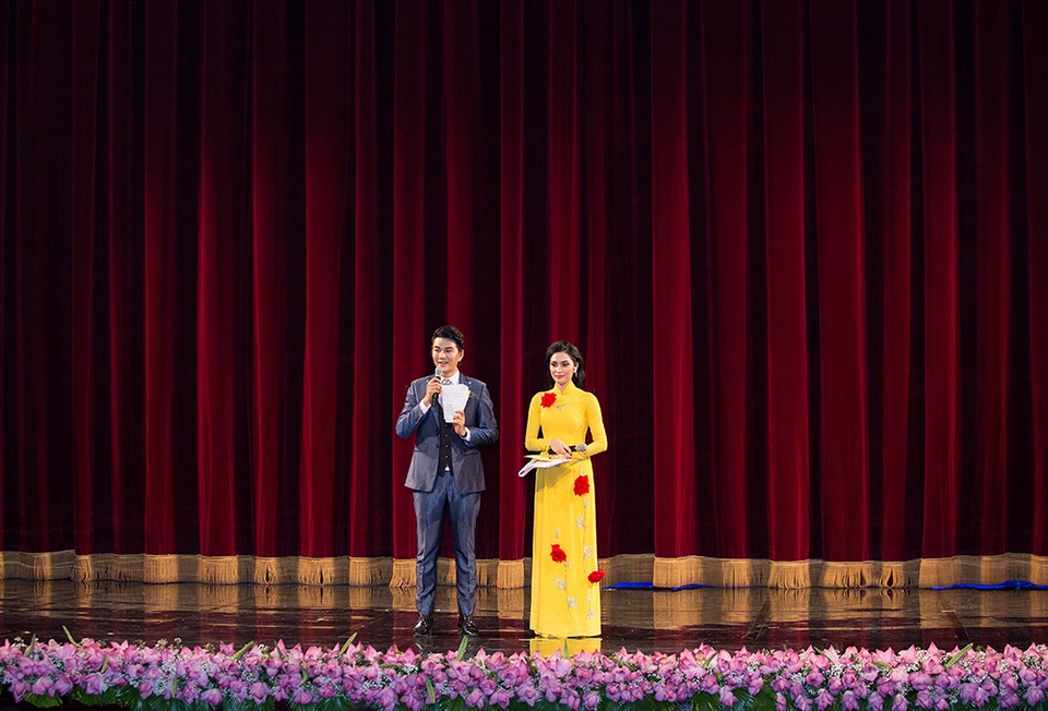 Vũ Mạnh Cường - Kim Huyền Sâm trân trọng từng khoảnh khắc đứng cùng nhau trên sân khấu - 3 Vũ Mạnh Cường - Kim Huyền Sâm trân trọng từng khoảnh khắc đứng cùng nhau trên sân khấu - 3