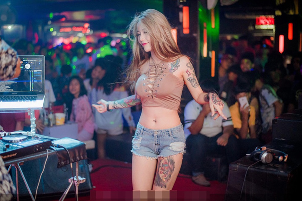 3 kiều nữ xăm Thái Lan: Mặt xinh như búp bê, da dính mực vẫn đẹp nuột nà - 8 3 kiều nữ xăm Thái Lan: Mặt xinh như búp bê, da dính mực vẫn đẹp nuột nà - 8