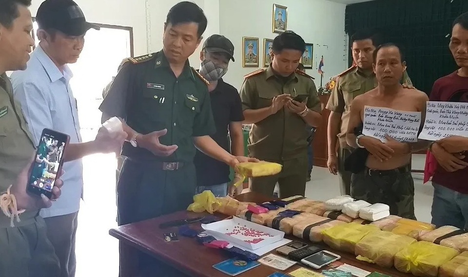 Bắt 3 đối tượng người Lào vận chuyển 100 nghìn viên ma túy - 2 Bắt 3 đối tượng người Lào vận chuyển 100 nghìn viên ma túy - 2