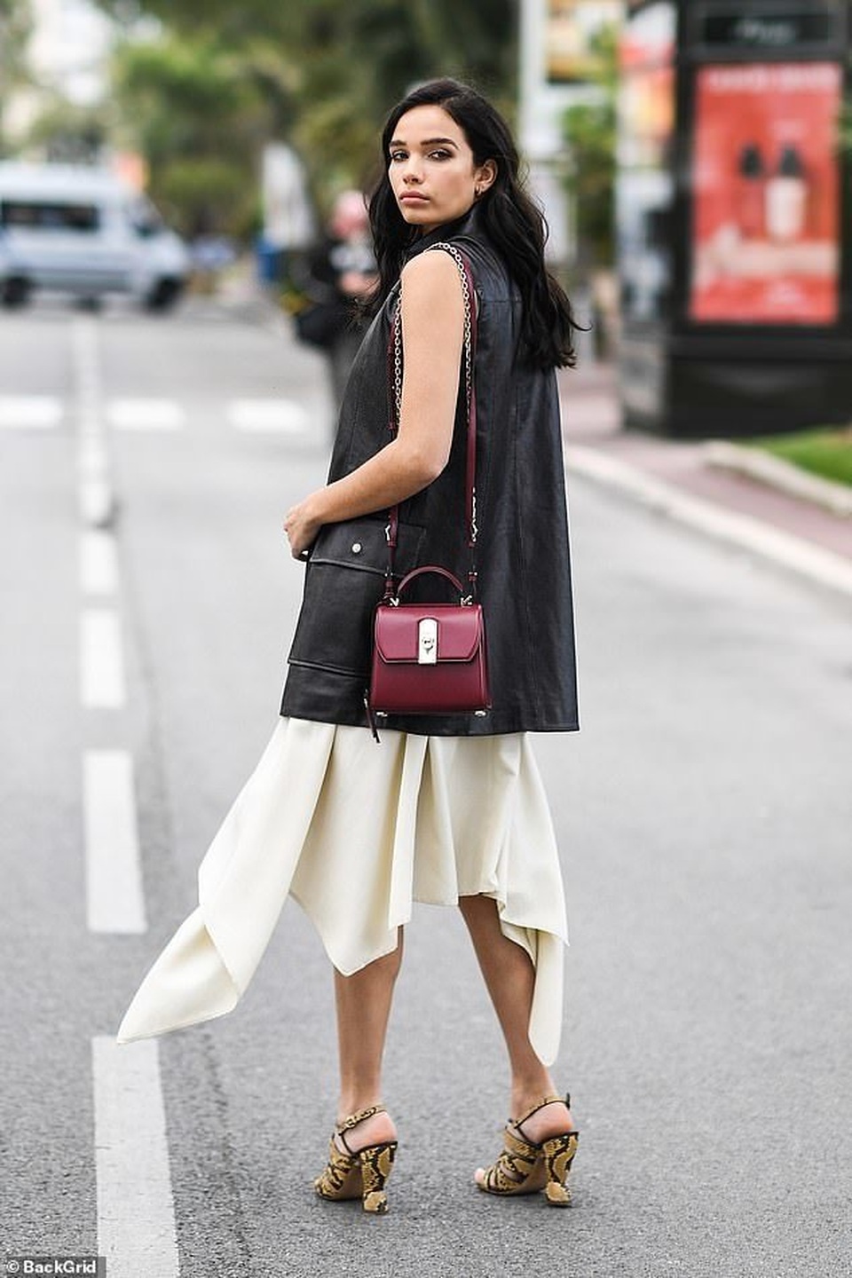 Brooklyn Beckham hạnh phúc khóa môi bạn gái hơn tuổi - 11