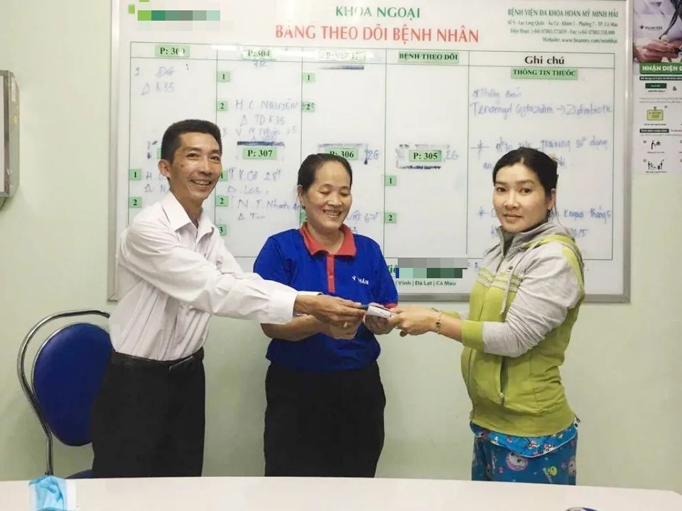Cà Mau: Nữ nhân viên dọn vệ sinh buồng bệnh không tham của rơi - 1 Cà Mau: Nữ nhân viên dọn vệ sinh buồng bệnh không tham của rơi - 1