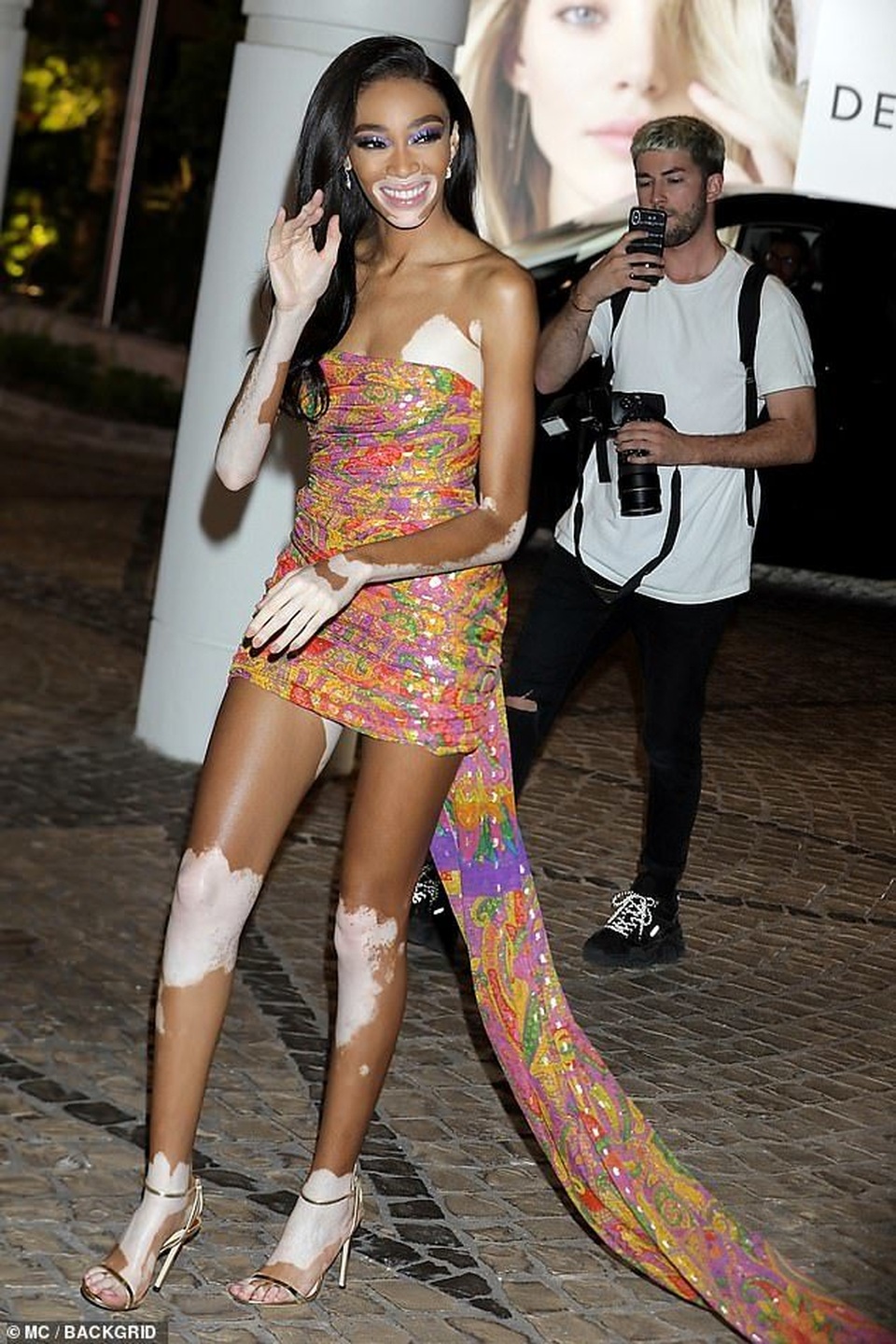 Mê mẩn đôi chân dài miên man của 2 siêu mẫu - 3