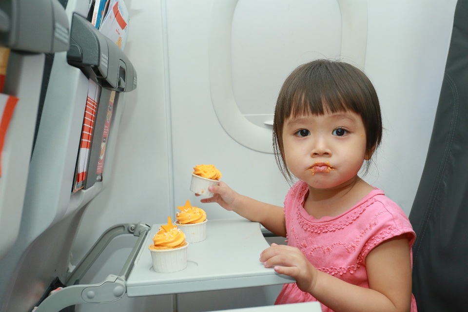 Hãng hàng không đầu tiên ở Việt Nam nhảy “trình diễn” an toàn bay trên không - 13 Hãng hàng không đầu tiên ở Việt Nam nhảy “trình diễn” an toàn bay trên không - 13