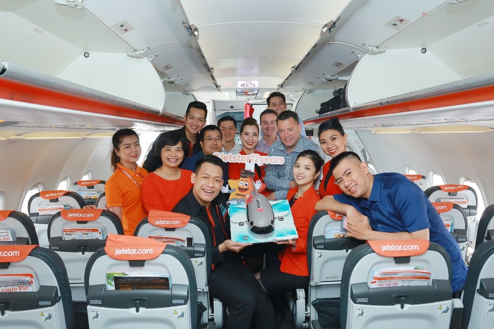 Hãng hàng không đầu tiên ở Việt Nam nhảy “trình diễn” an toàn bay trên không - 17 Hãng hàng không đầu tiên ở Việt Nam nhảy “trình diễn” an toàn bay trên không - 17